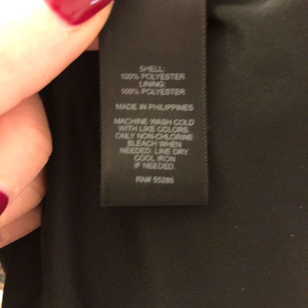 ✨MAKE OFFER✨Express Medium V-neck Mini Black Dress - Picture 7 of 8